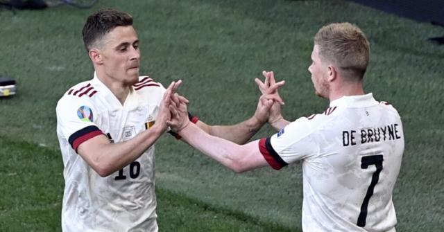 1637597096180002422.jpg Thorgan-Hazard-celebrates-his-goal-with-Kevin-de-Bruyne-1024x537.jpg